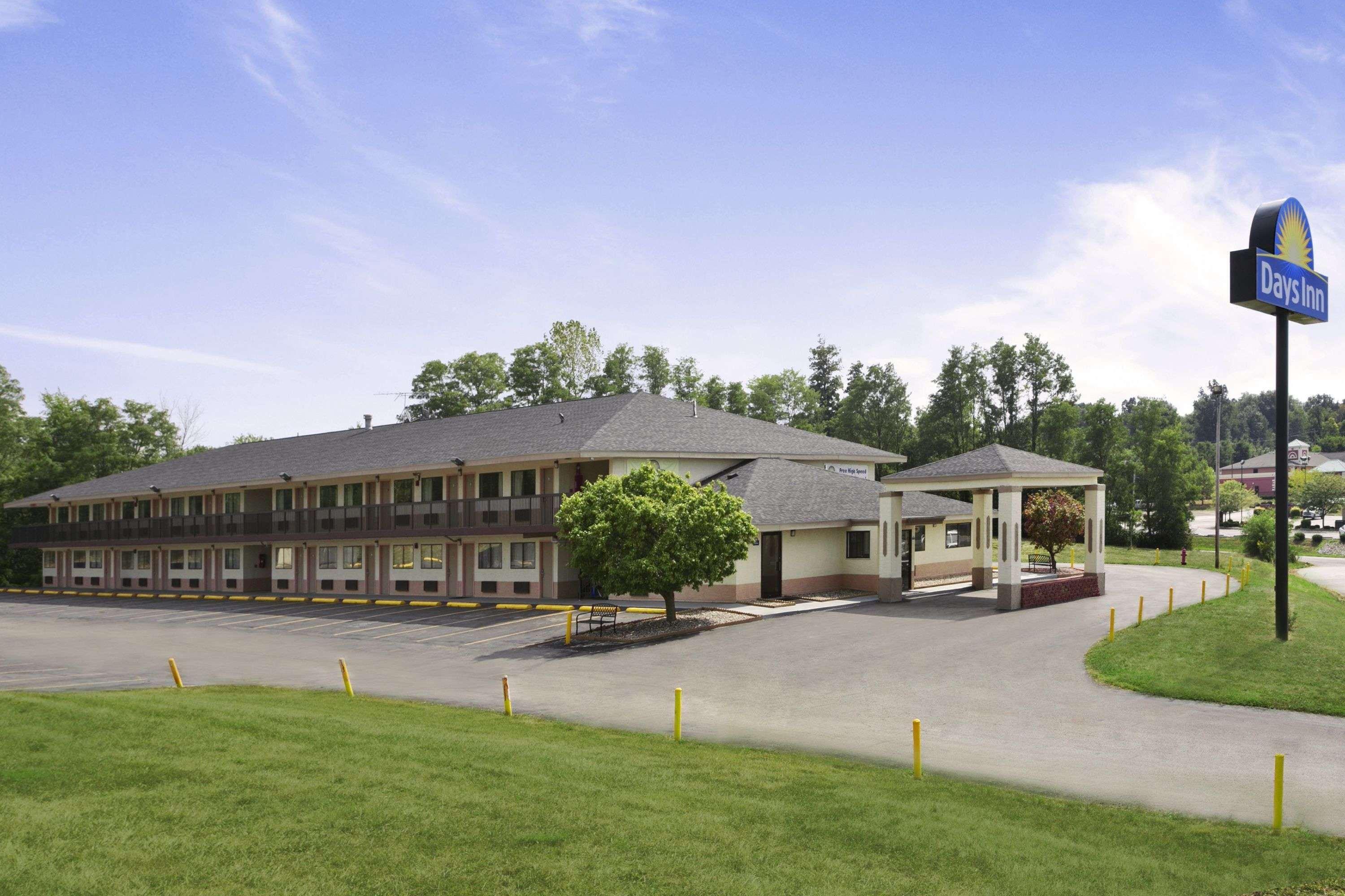 Days Inn By Wyndham Cloverdale Greencastle Exterior photo