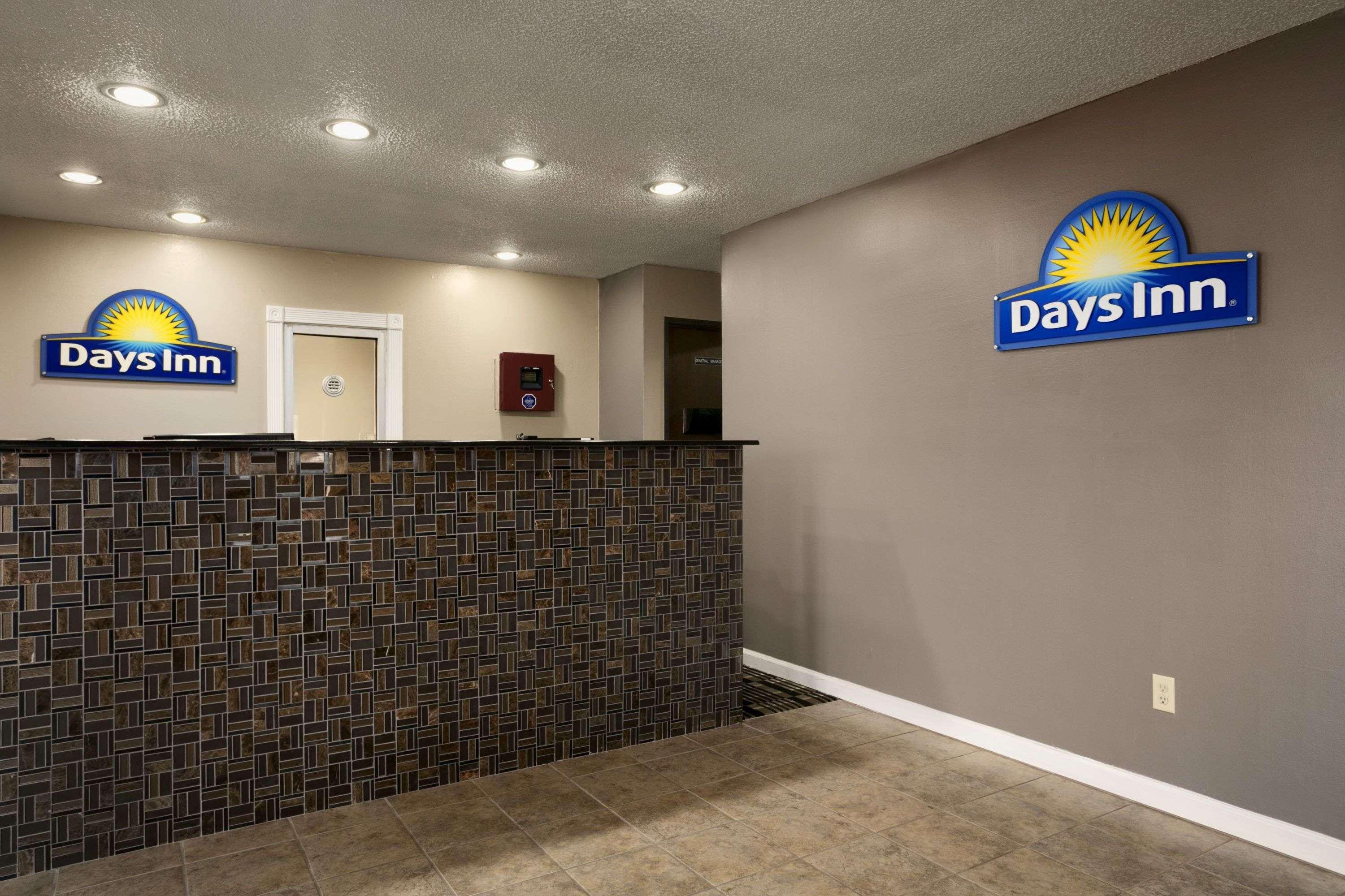 Days Inn By Wyndham Cloverdale Greencastle Exterior photo